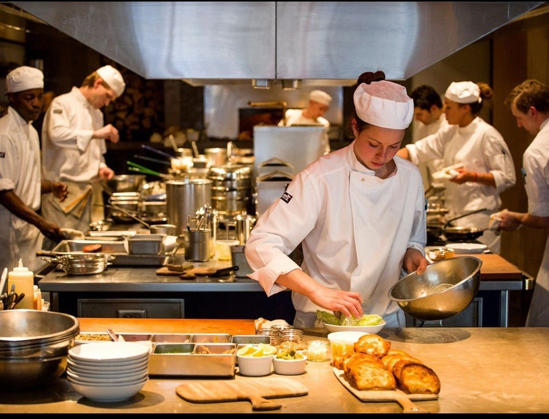 2025 UAE F&B Trends: Innovation, Sustainability & Strategic Growth
